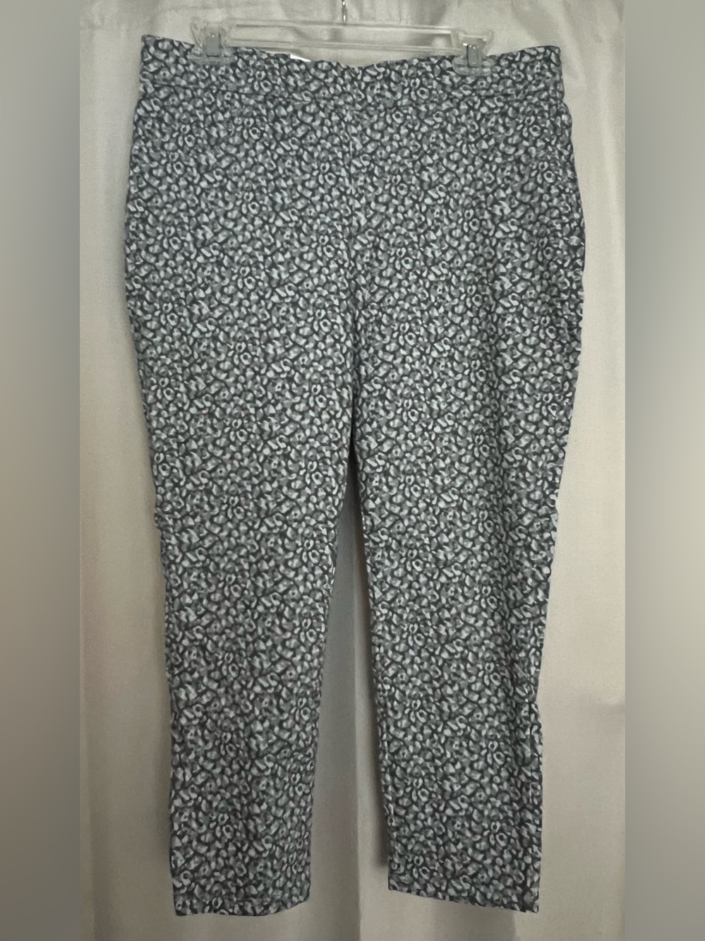 Time and Tru Gray Cheetah Print Capri Jeggings XL 16–18 NWT